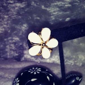 Vintage 1980 Trifari flower earrings